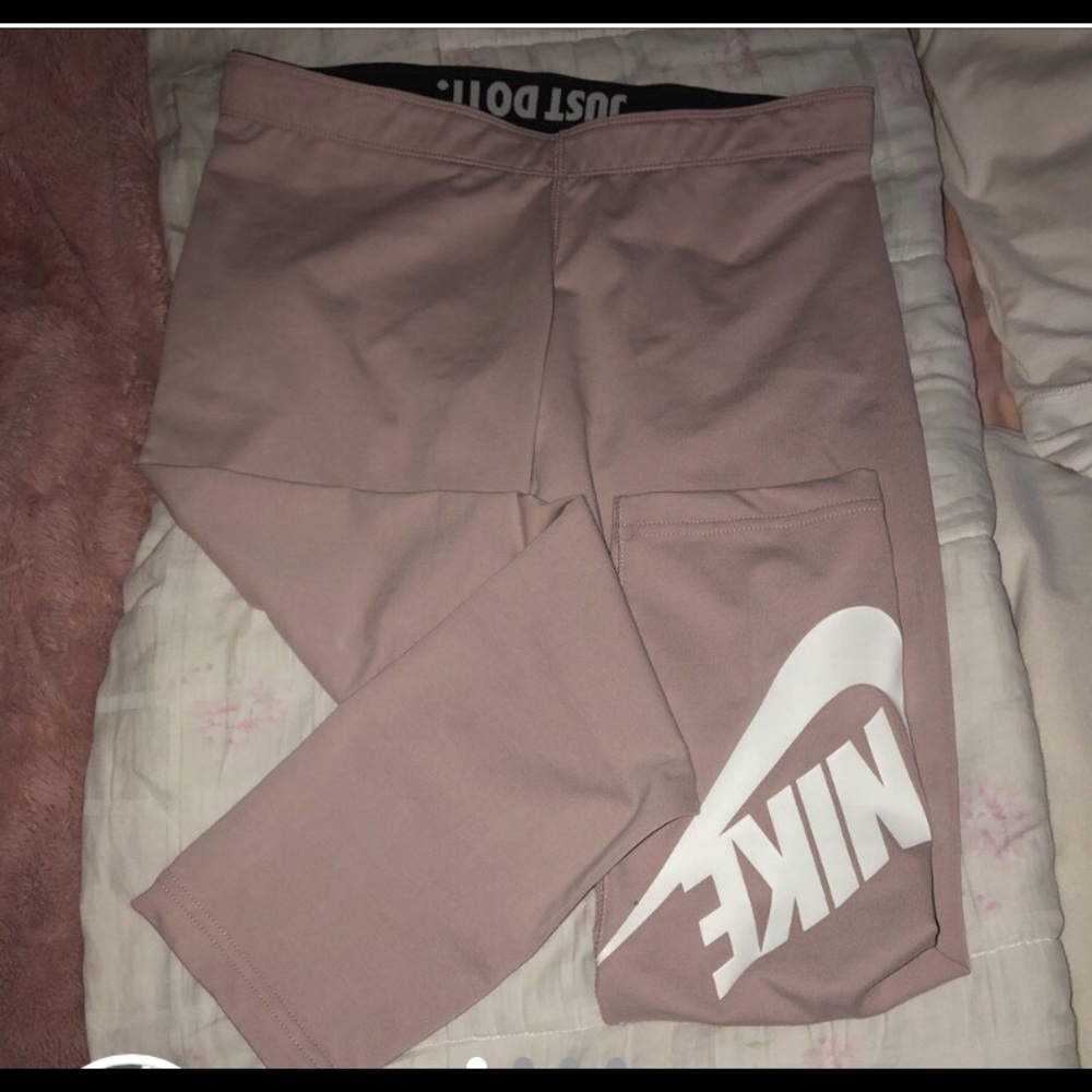 Pink brand new nike leggings w tags